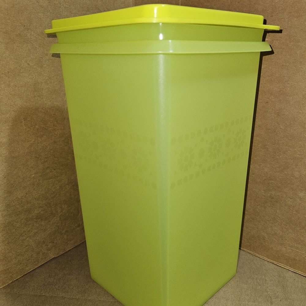 Tupperware Mosac Mega Tall Food Storage Container